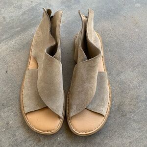 Women’s Born Iwa Beige Suede Sandal Size 8